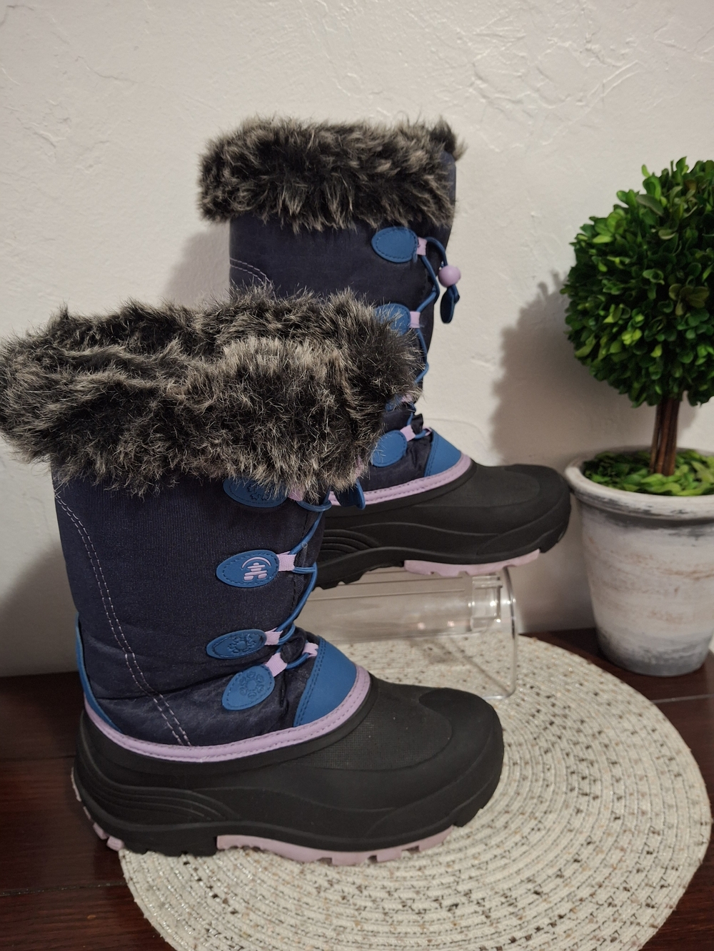 Girls' Kamik Faux-Fur Winter Boots Size 6.